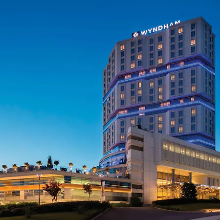 Wyndham Grand Europe Hotel 5*