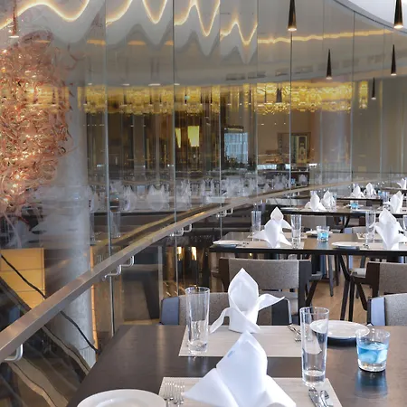 ホテル Wyndham Grand Europe 5*