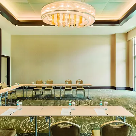 ホテル Wyndham Grand Europe 5*