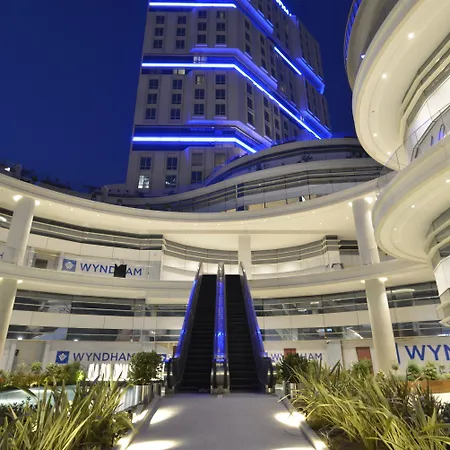 ホテル Wyndham Grand Europe 5*