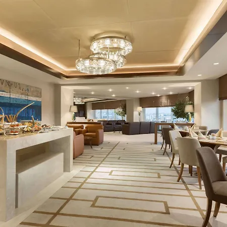 ホテル Wyndham Grand Europe 5*